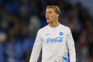 意媒：霍伊伦昨晚高烧、呕吐且肠胃不适，预计将无缘出战AC米兰