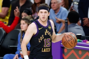 路威：里夫斯已证明配得上2.4亿 但湖人会先观望能否签下其他巨星