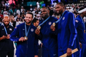 媒体人：杜兰特只需证明自己是伟大的领袖 要和库里&老詹一个水平