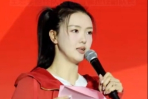 今日“苏超”常州队举行出征仪式，前女排国手张常宁为球队壮行