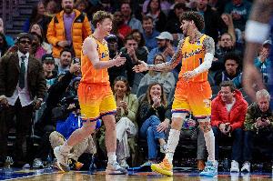 还剩2场比赛！三分王之争差距继续缩小：克尼佩尔268 三球261