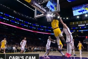 活力十足！蒂耶罗拼下前场篮板 随即强攻造成杀伤