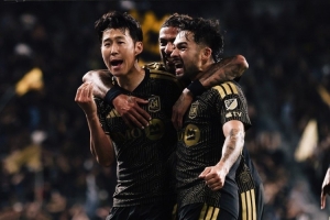 美冠杯首回合洛杉矶FC3-0蓝十字，孙兴慜破门、马丁内斯双响