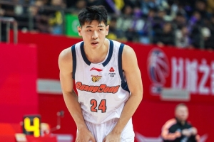 潜力赛-胡小龙6分2板 崔永熙6分1板 青岛战胜广东