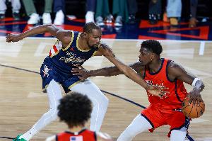 名记：今年季后赛华子绝对会比KD强 KD离开勇士才赢了一个系列赛