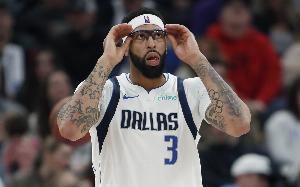 浓眉：我刚到达拉斯的酒店就收到神秘卡片 说嘘声不是针对我的