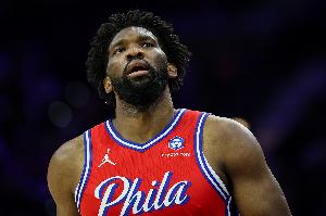 纳斯：恩比德凌晨3点多发现身体不适 现在最重要的是他手术顺利