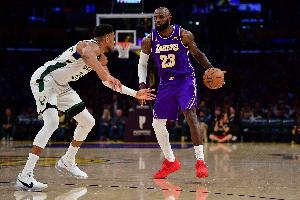 阿里纳斯：湖人该把老詹的5000万给字母 再把小里的2000万给老詹