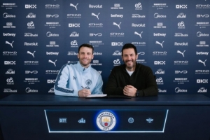 贝蒂内利：为曼城再效力一年非常兴奋，在这里踢球是真正的荣幸