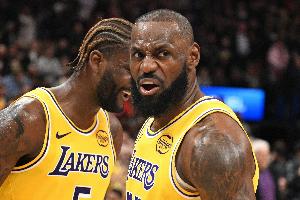 湖日大战双方首发：詹姆斯+艾顿领衔湖人 狄龙+马威主场迎战