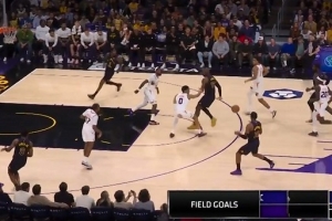 顺水推舟！詹姆斯写意背传 八村塁三分洞穿篮心