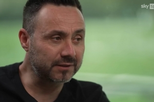 德泽尔比:球员能力始终是关键,但目前重要的是心态、韧性和团结