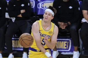 名记:东契奇有机会在首轮后半段复出 里夫斯首轮复出可能性为零