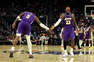 艾顿：很庆幸我们整赛季都保持着凝聚力 你知道你是在为队友而战