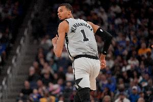 未来是你的！文班常规赛攻防高效场均25分11.5板3.1帽 荣膺盖帽王