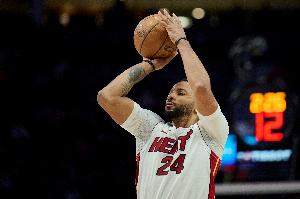 板凳发力！诺曼·鲍威尔替补17中8砍下25分 三分7中3