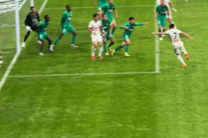 又有新视角！博主晒廖力生折射视频，吧友认为这是不是手球犯规？