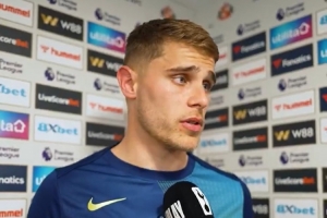 祸不单行!范德芬:热刺干啥都不顺,变线丢球+点球不给+队长伤退