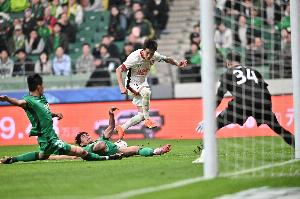 足球报:韦世豪绝境亮剑,蓉城展现出冠军级的韧性与斗志