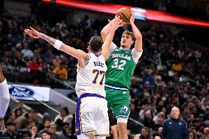 新旧达拉斯宠儿！弗拉格&东契奇菜鸟赛季数据接近 后者拿最佳新秀