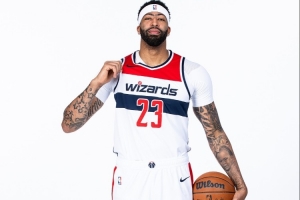 你的未来?浓眉打趣:我还有合同在身啊 我爱我的钱