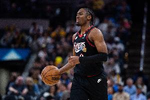 马克西：季后赛会有各种情况发生 年轻人要做好应对一切的准备