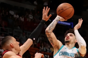 黄蜂有多癫？三球有多癫？？