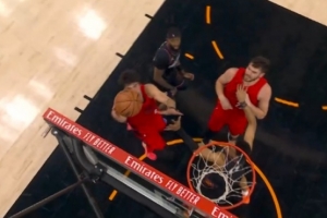 开拓者反超6分!阿夫迪亚大踏步上篮打进博得犯规 加罚不进