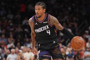 解说：开拓者半场三分27中12被随机性青睐 但杰伦·格林疯起来了