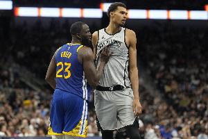 追梦:我不认为自己的防守影响力强于文班 但我自认不比任何人差!