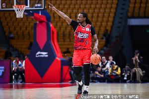 拼尽全力！伯顿23中14空砍全场最高36分外加10板 三分10中5