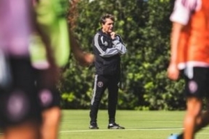 接替马帅！马卡：迈阿密新帅奥约斯曾在巴萨工作，和梅西关系好