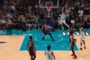 白热化!鲍尔助攻布里奇斯空接暴扣 黄蜂扳平比分