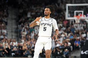 Lowe:卡斯尔打法极具观赏性 他不怕对抗也不惧怕任何对手