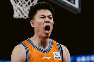 能攻善守！张镇麟送全场最高5抢断平广州全队 另14中7拿14分2助