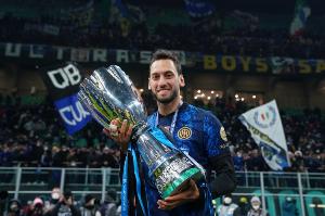 都体:续约还是离队,恰尔汗奥卢经纪人的发言是在逼国米表态