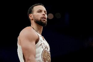 小卡:勇士有冠军血统 库里是最伟大球员之一能与其对阵很荣幸