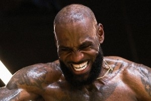 咬牙坚持!湖人官推晒全队体能训练照:季后赛强度