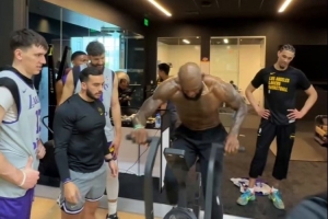 只争朝夕！湖人官推晒詹姆斯带领全队疯狂蹬车训练体能