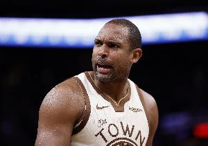 跟不上!霍福德半场10分钟4中1拿2分 正负值-17最低