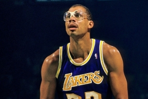 真挚的祝福!祝传奇球星“天勾”贾巴尔79岁生日快乐!