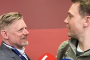 开场送大礼!舒梅切尔和诺伊尔开玩笑:你想让比赛变得有悬念吗?