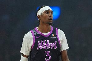 华子：麦丹进攻天赋非常出色 我们一直和他说做好自己就行