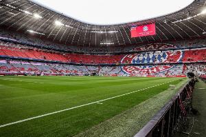 首回合抗议伯纳乌关闭顶棚未获回应,拜仁官推:安联球场顶棚敞开