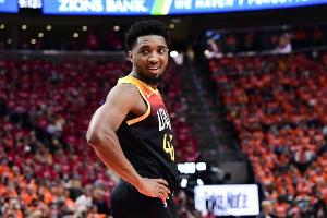 米切尔：19年与火箭的系列赛改变了我的生涯 我手机里还存着视频