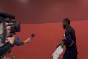 不满判罚，吕迪格：你们也看到了今天的情况，我还是少说为妙