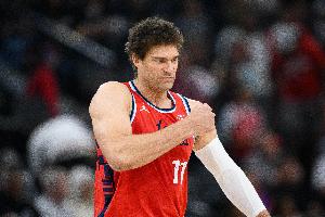 外线失准!大洛佩斯16中7拿17分5板 三分6中1