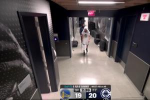 附加赛对阵快船!首节最后阶段库里走回更衣室 目前已回到替补席