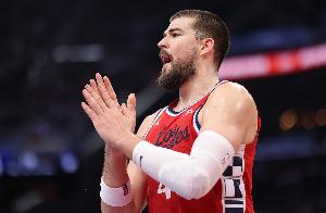 老臣离队!快船赛季中将祖巴茨交易至步行者 后者效力快船已8年