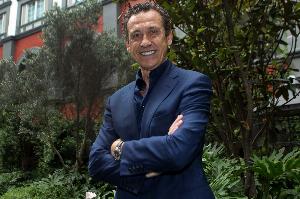 巴尔达诺:卡马文加的红牌判罚过重了,这是裁判犯的双重错误